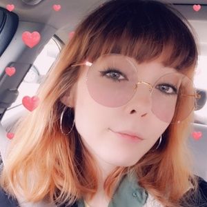 Meet your Posher, Chloe